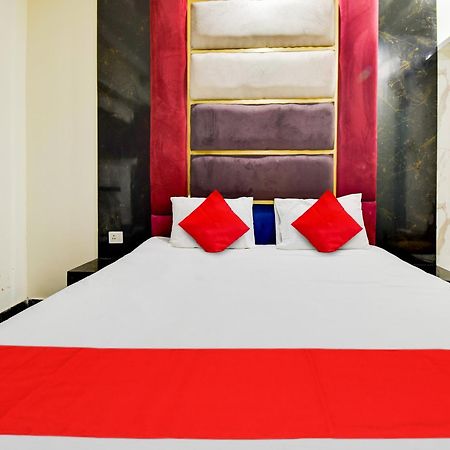 Hotel O Double Rr New Delhi Exteriör bild