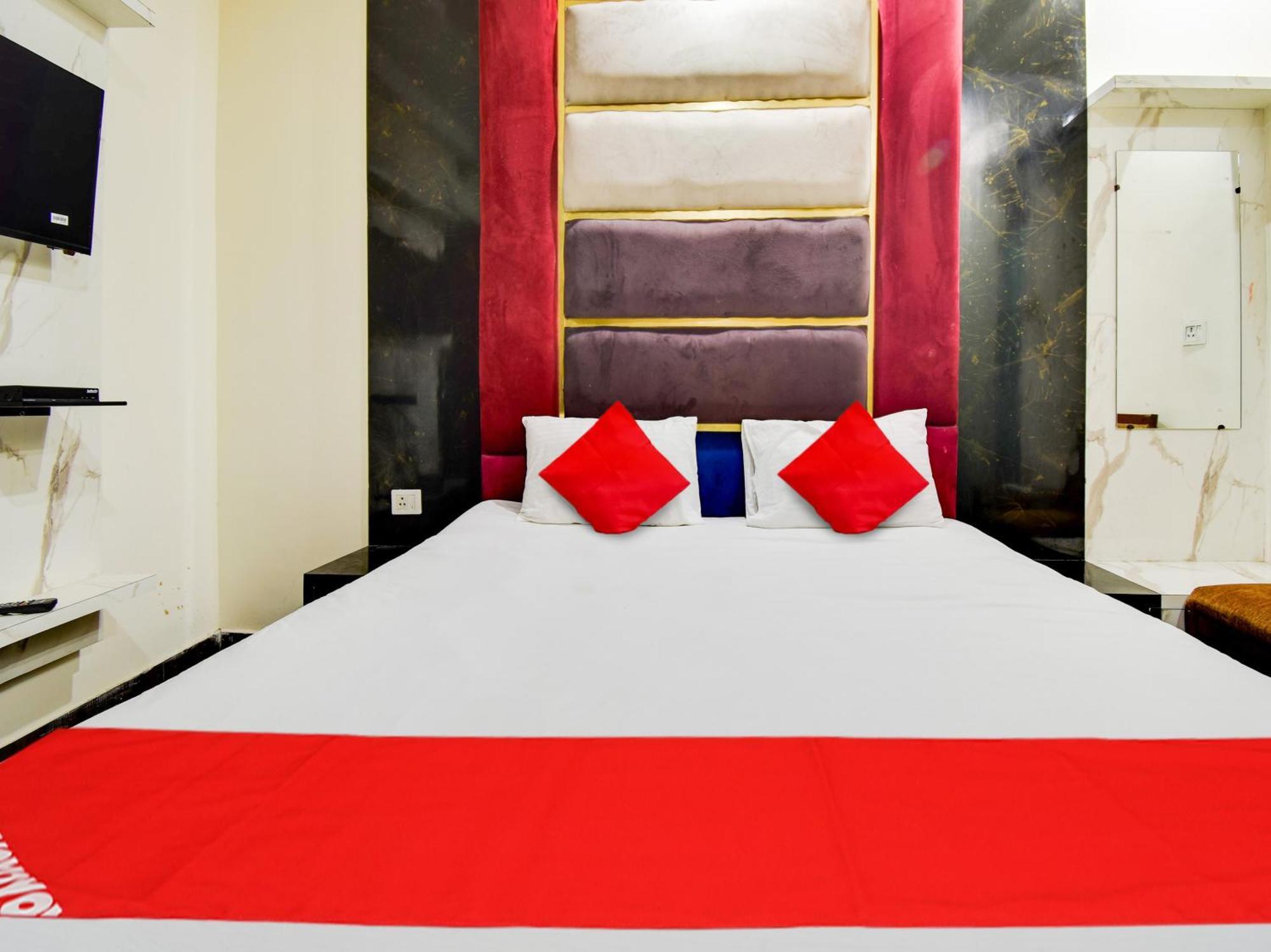 Hotel O Double Rr New Delhi Exteriör bild